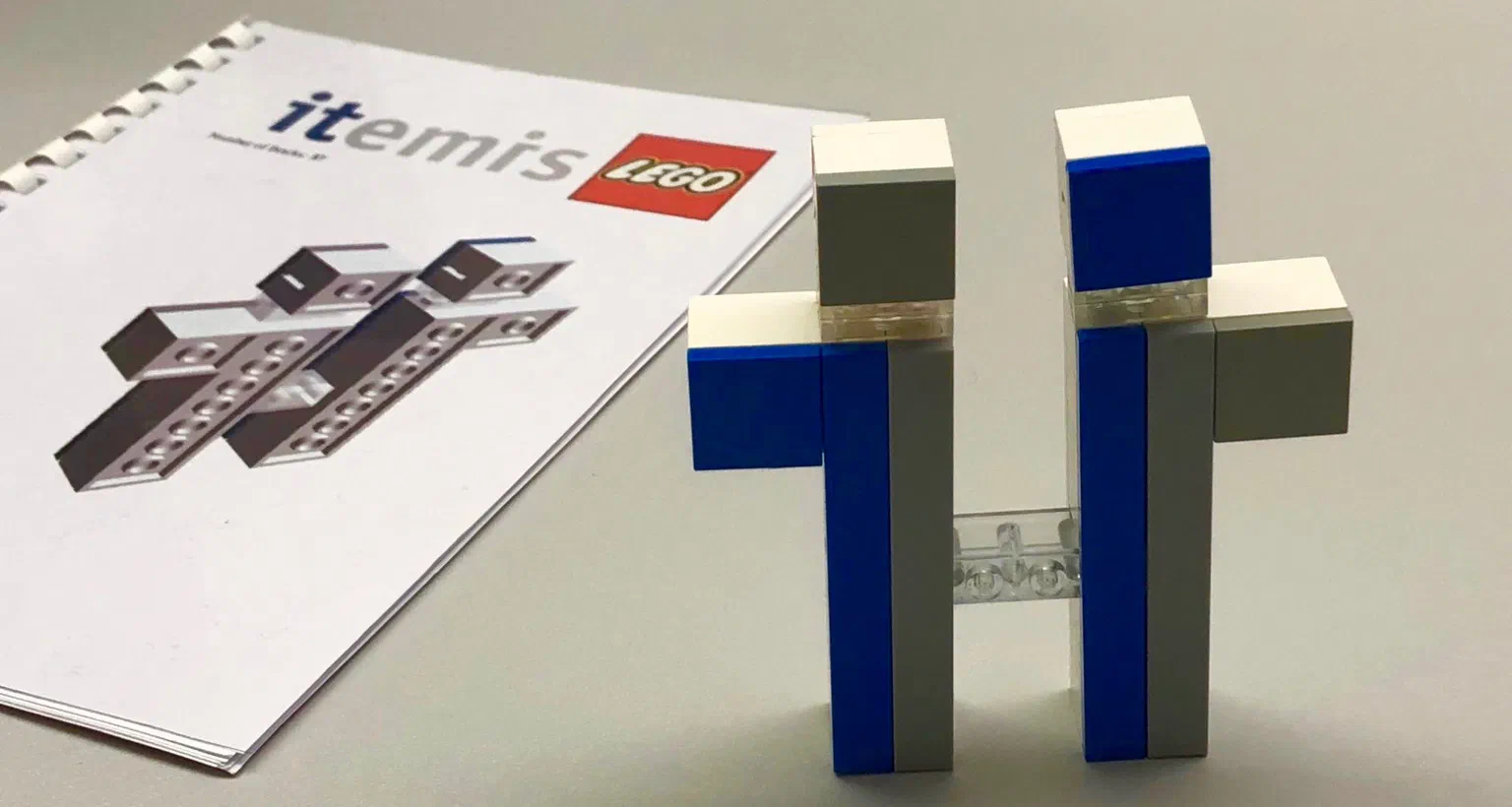 itemis LEGO® model and instruction manual
